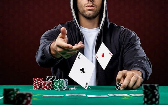 Cách xếp thứ tự bài poker chi tiết cho người mới